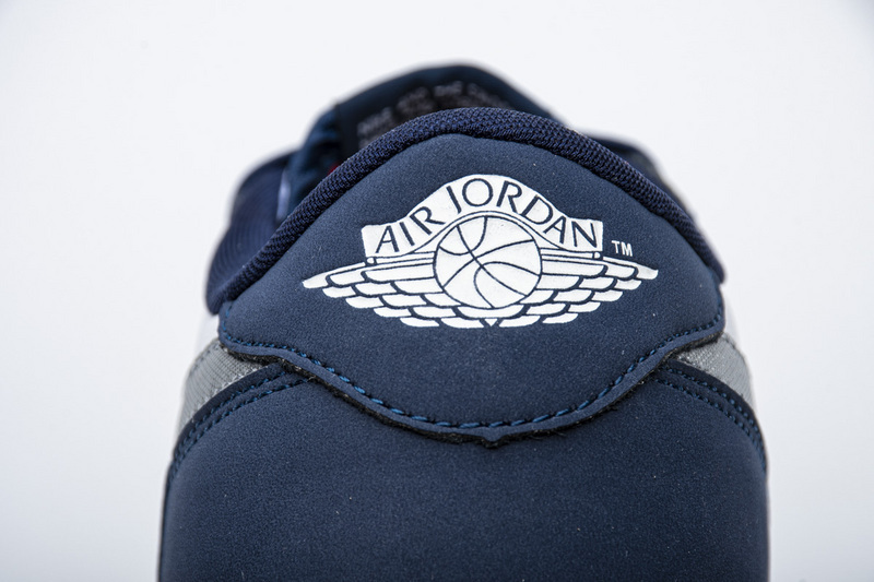 Jordan 1 Low SB Midnight Navy CJ7891-400