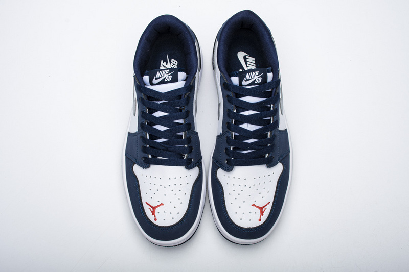 Jordan 1 Low SB Midnight Navy CJ7891-400