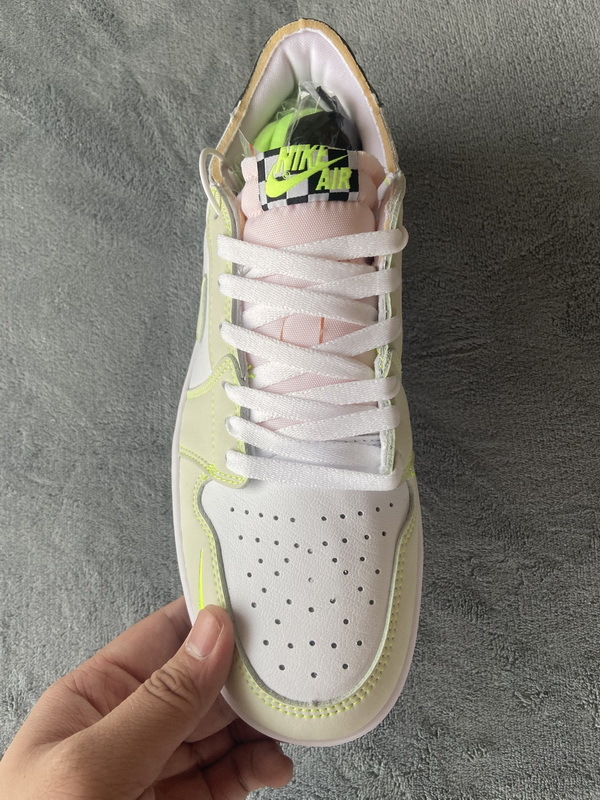 Air Jordan 1 Low OG Ghost Green DM7837-103