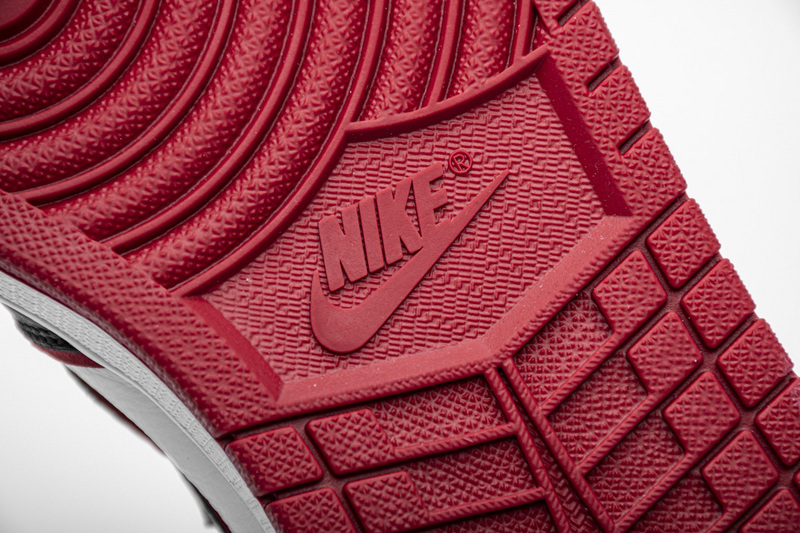 Air Jordan 1 Retro High Bloodline 555088-062