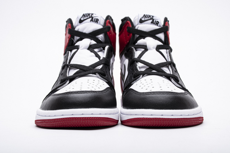 Air Jordan 1 High OG “Black Toe” 555088-125