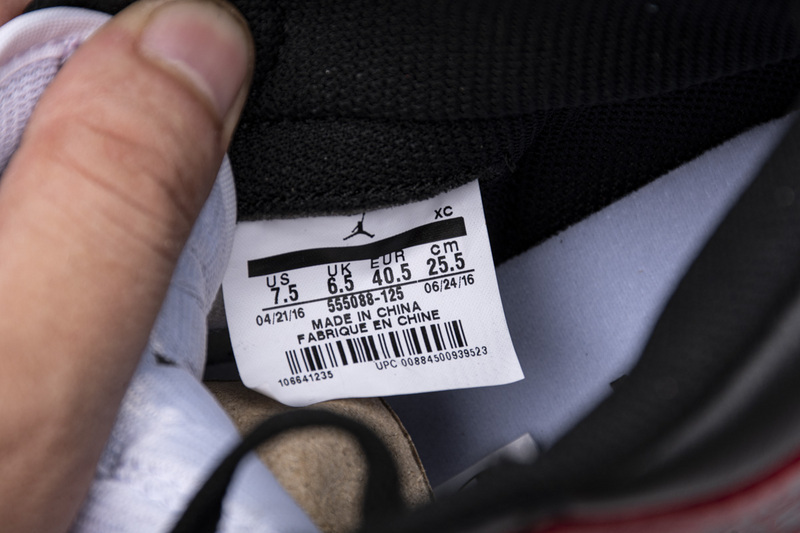 Air Jordan 1 High OG “Black Toe” 555088-125