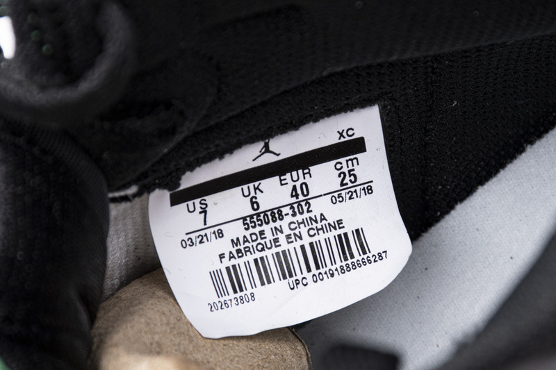 Air Jordan 1 Retro High OG “Pine Green” 555088-302