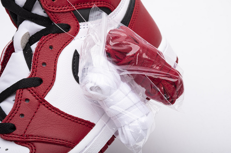 Jordan 1 Retro High OG Chicago 555088-101