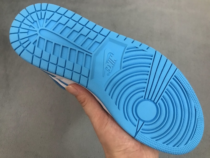 Air Jordan 1 Retro UNC 555088-117