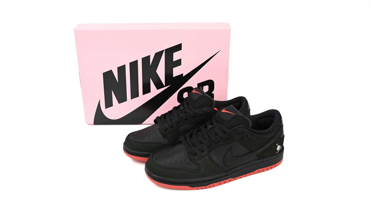 Nike SB Dunk Low Black Pigeon 883232-008