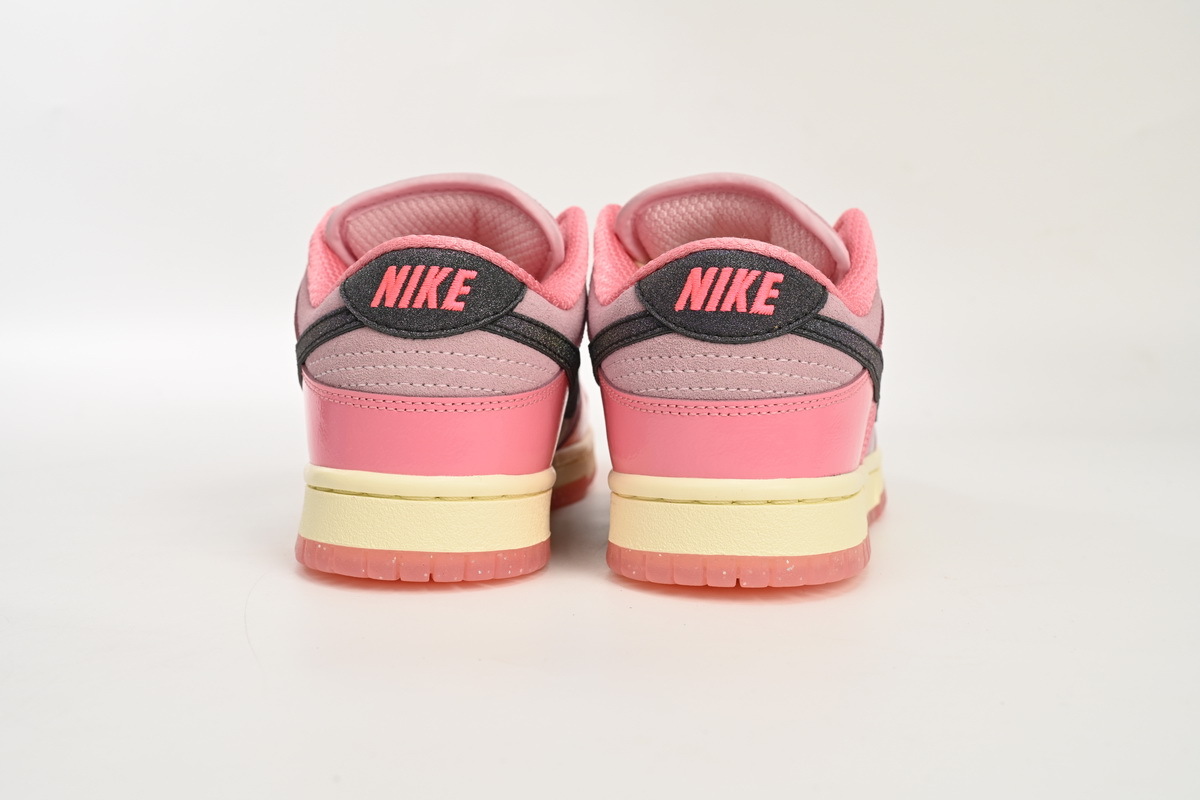 Nike Dunk Low LX Barbie FN8927-621