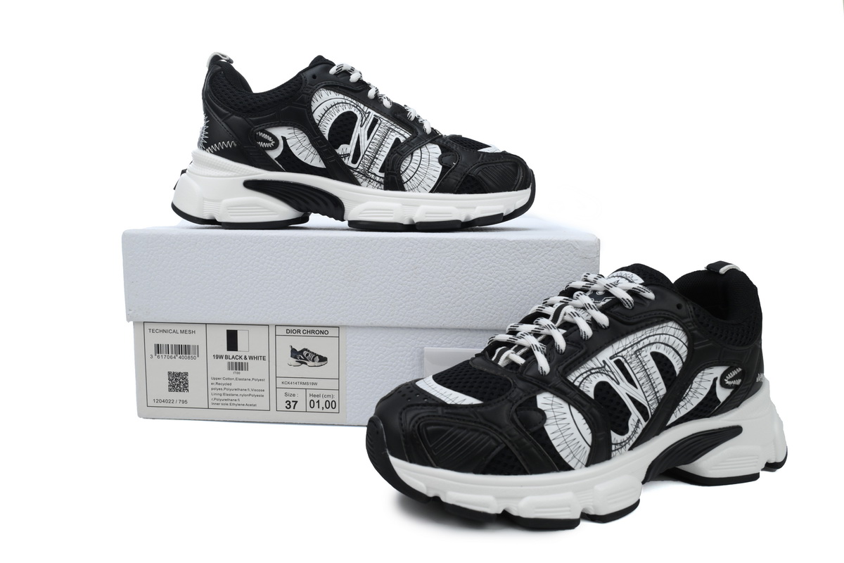 Sneaker Black and White