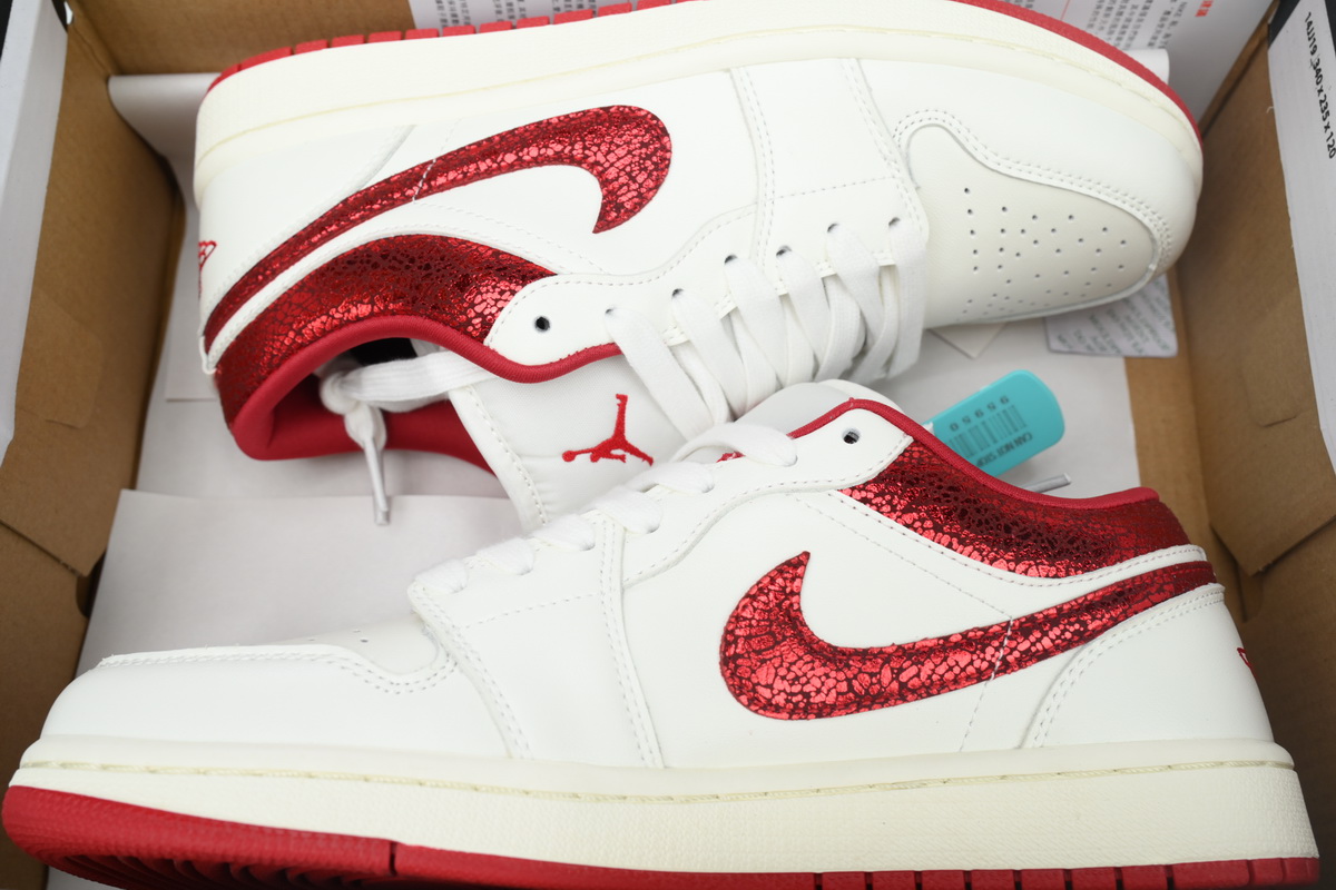 Jordan 1 Low Ruby HJ9338-106