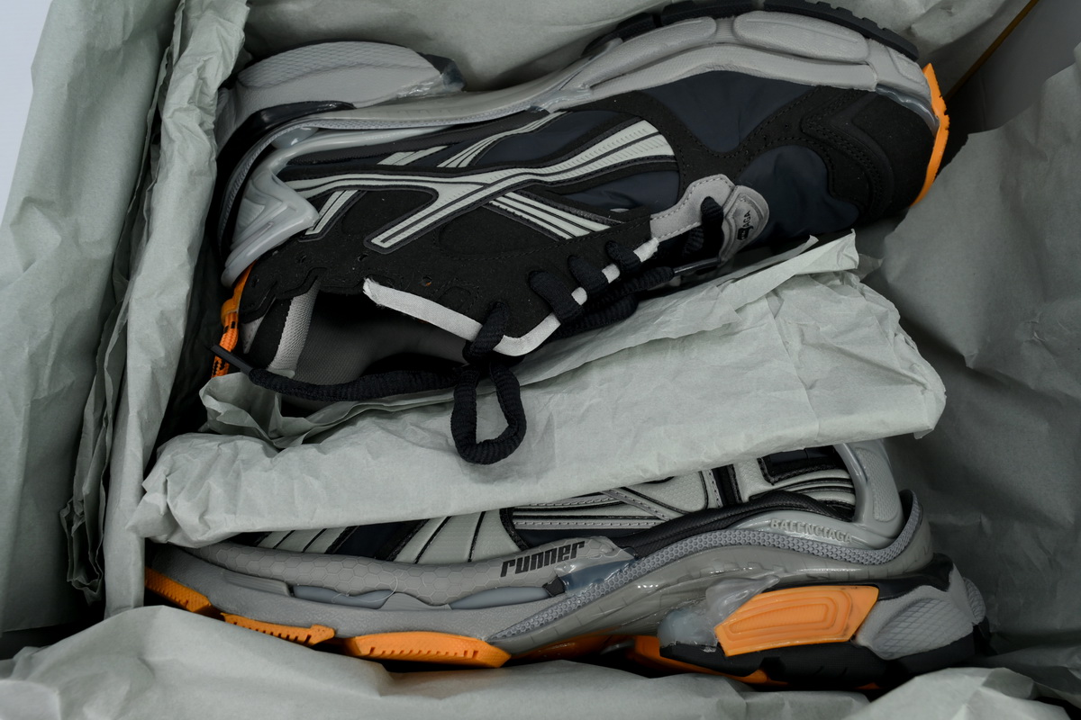 Balenciaga Runner Worn-Out Black Fluo Orange 772774 W3RNY 1878