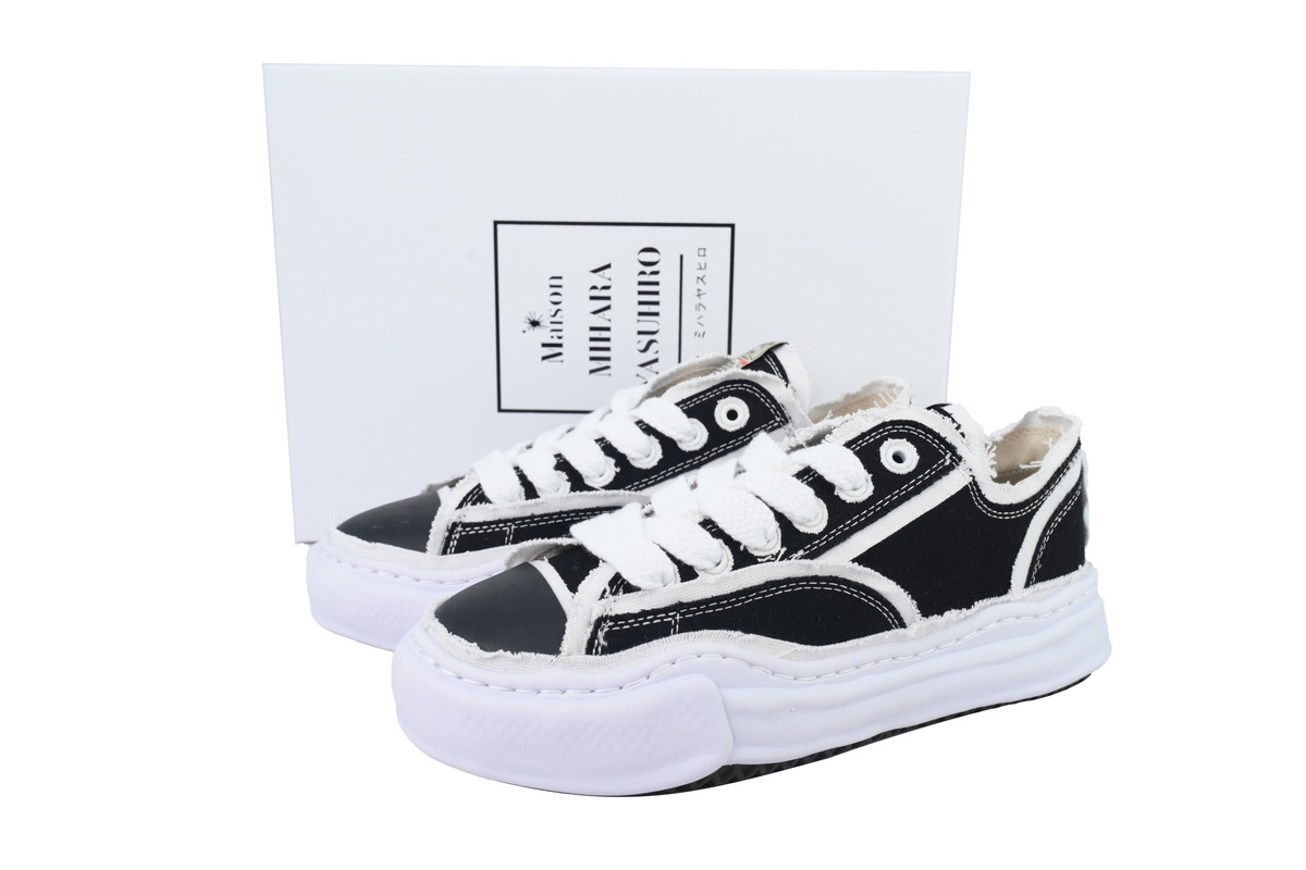 Maison Mihara Yasuhiro Peterson Low Snkeaer Black and White